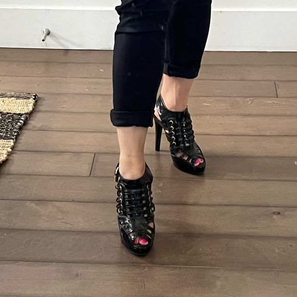3/$30 (bundle) Patent black heels - Picture 6 of 8